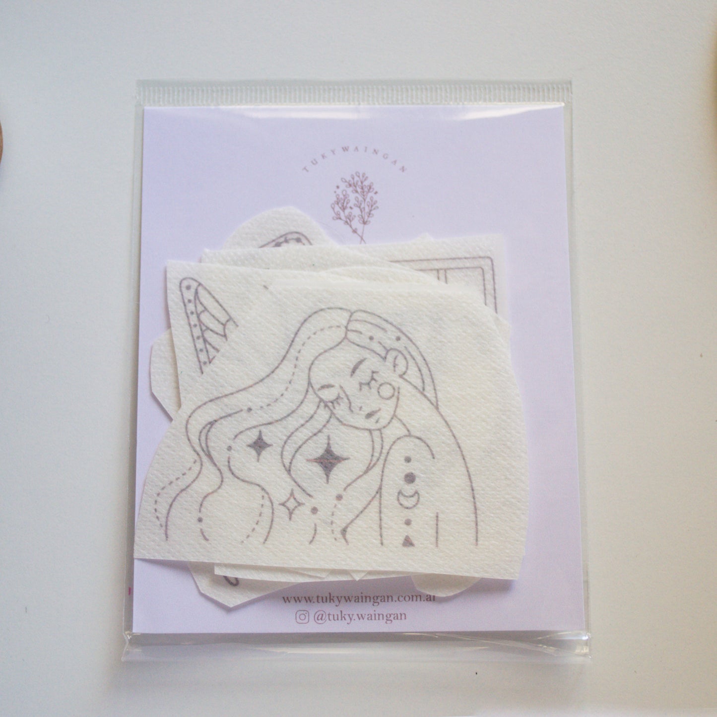 Stickers Hidrosoluble "Sabiduría Mística" para Bordar – Kit Floral Autoadhesivo