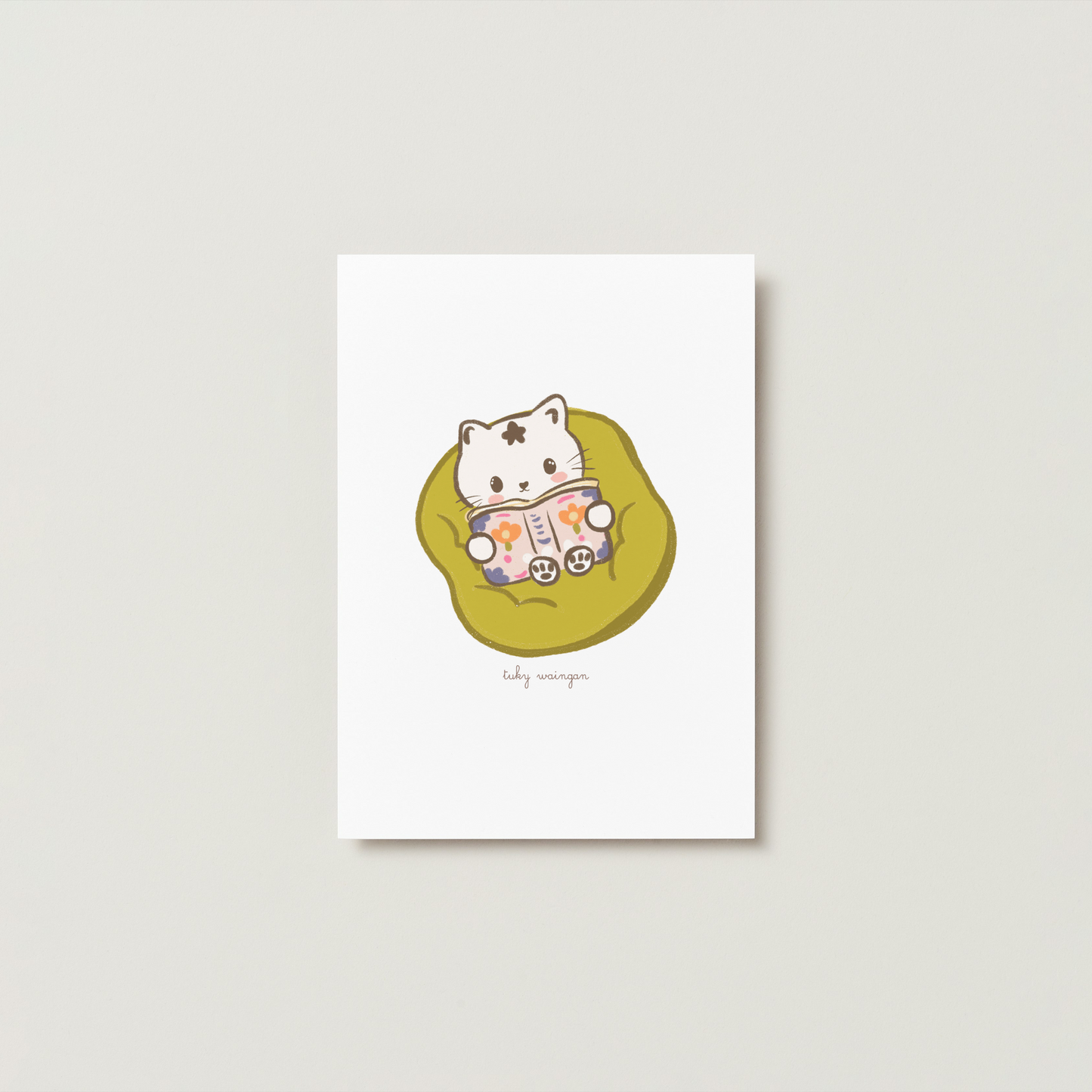 Postal Ilustrada, tarjeta 10x15 cm. Gatita Lectora
