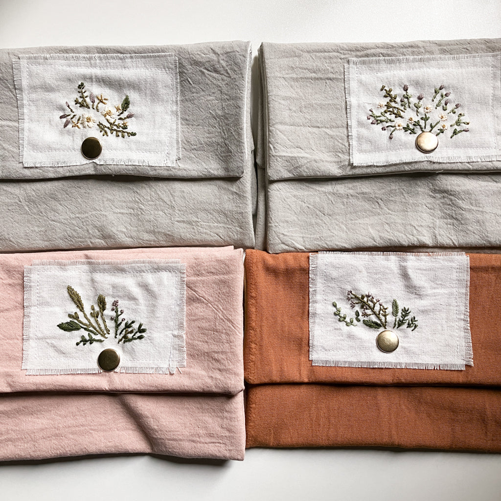Cartuchera bordada a mano con tela tusor premium Rosa