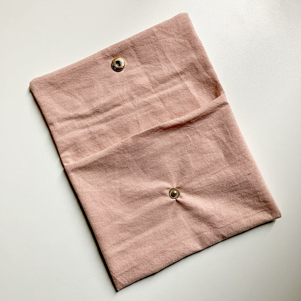 Cartuchera bordada a mano con tela tusor premium Rosa