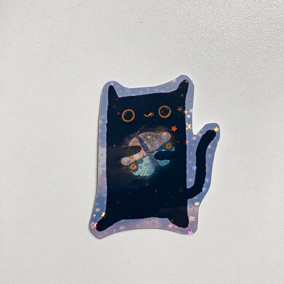 Gatito atrapa mariposas. Holográfico