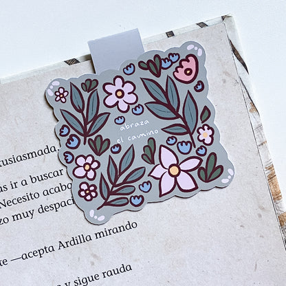 Señalador marcapáginas magnético "Abraza el camino"