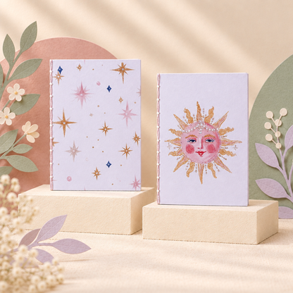 Set de libretas con diseños de estrellas y sol, en una ambientación como la referencia