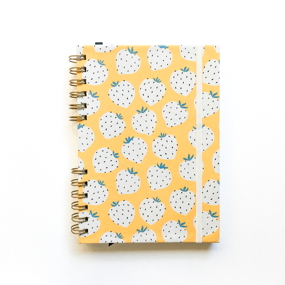 cuaderno anillado hecho a mano a5 tapa dura Cuaderno Lo simple Nro 1 cuaderno dia del maestro frutillas albin